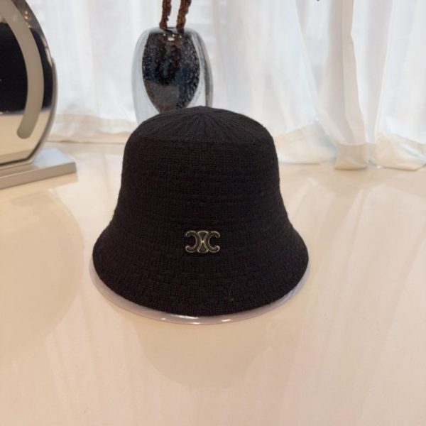 repliche,replica,perfette,siti di,affidabili,migliori siti,dove comprare,1:1,scarpe da ginnastica Il nuovo cappello da pescatore lavorato a maglia di Celine, un cappello da pescatore minimalista perfetto per l’autunno/inverno (XHOVO)
