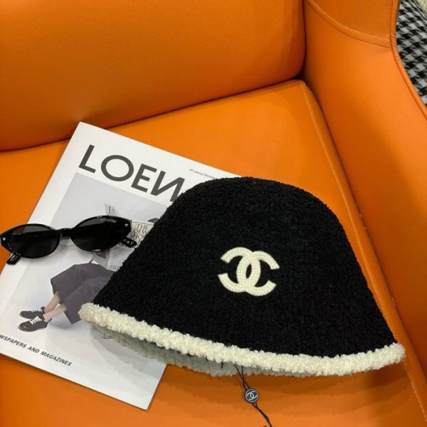 repliche,replica,perfette,siti di,affidabili,migliori siti,dove comprare,1:1,scarpe da ginnastica Novità autunno/inverno CHANEL: cappello da pescatore in lana d’agnello con motivo color block (SWXK3)