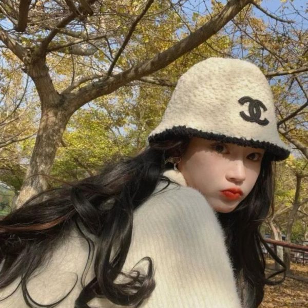 repliche,replica,perfette,siti di,affidabili,migliori siti,dove comprare,1:1,scarpe da ginnastica Novità autunno/inverno CHANEL: cappello da pescatore in lana d’agnello con motivo color block (Z58M9)
