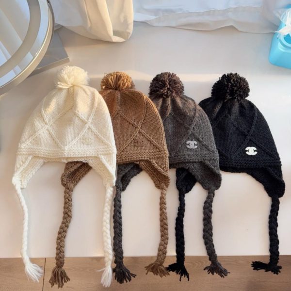 repliche,replica,perfette,siti di,affidabili,migliori siti,dove comprare,1:1,scarpe da ginnastica Cappello con paraorecchie Chanel autunno/inverno con motivo jacquard a rombi (F7ITR)