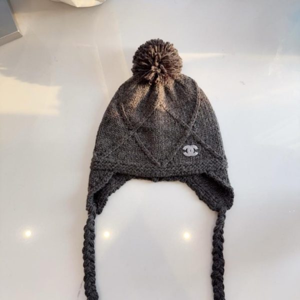 repliche,replica,perfette,siti di,affidabili,migliori siti,dove comprare,1:1,scarpe da ginnastica Cappello con paraorecchie Chanel autunno/inverno con motivo jacquard a rombi (L3LTV)