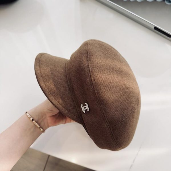 repliche,replica,perfette,siti di,affidabili,migliori siti,dove comprare,1:1,scarpe da ginnastica CHANEL Berretto a becco d’anatra irregolare in lana (YHB2A)