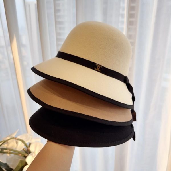 Cappello da pescatore CHANEL in lana nuova, 100% lana, bianco, nero, cammello (9355K)