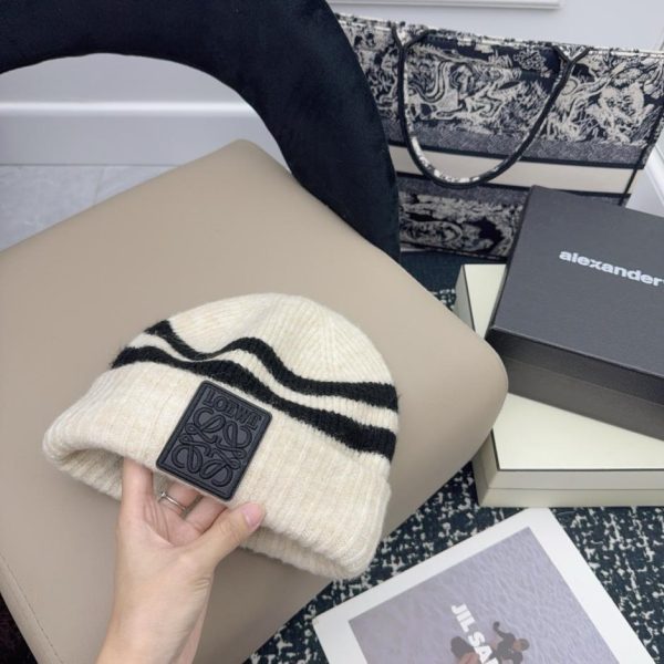 repliche,replica,perfette,siti di,affidabili,migliori siti,dove comprare,1:1,scarpe da ginnastica Il nuovo berretto lavorato a maglia autunno/inverno di LOEWE presenta un design elegante! Unisex (98VBT)