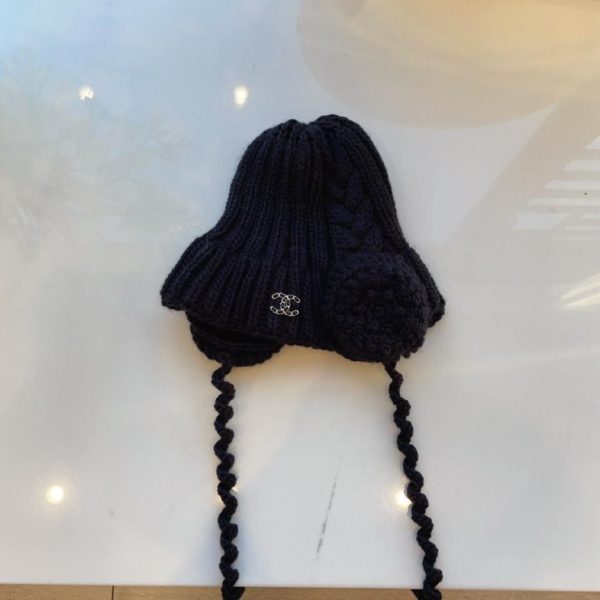 repliche,replica,perfette,siti di,affidabili,migliori siti,dove comprare,1:1,scarpe da ginnastica Novità autunno/inverno Chanel: berretto in maglia a trecce in stile giapponese con paraorecchie (EDJSA)