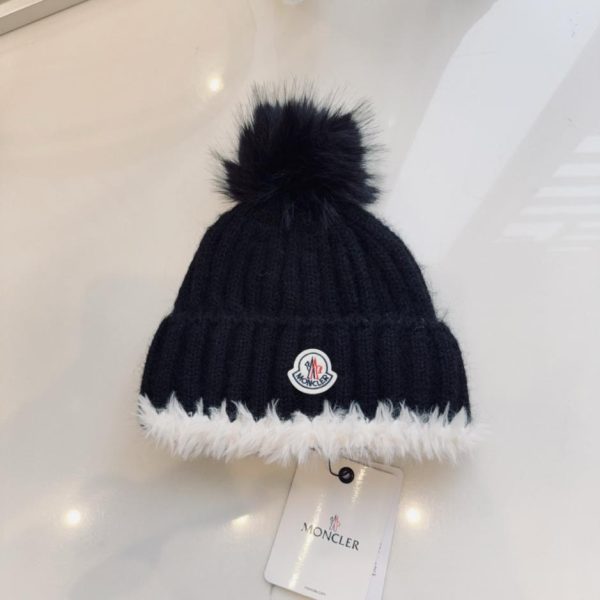 Il nuovo cappello di lana lavorato a maglia di Moncler, spesso e caldo (HJR2J)
