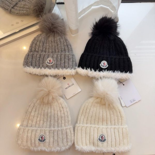 Il nuovo berretto lavorato a maglia di Moncler, spesso e caldo (ZXGVE)