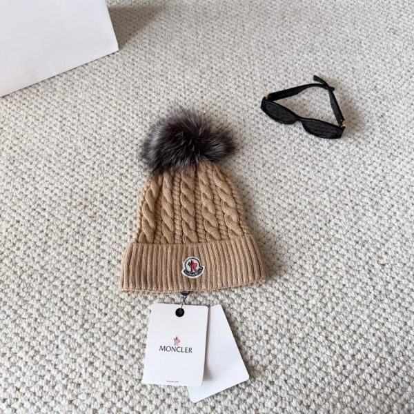 Cappello in maglia di lana da donna Moncler autunno/inverno con morbida e calda texture in cashmere (B50N2)