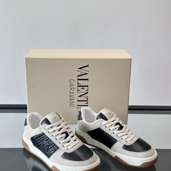 repliche,replica,perfette,siti di,affidabili,migliori siti,dove comprare,1:1,scarpe da ginnastica Le nuove sneakers basse di Valentino (7UBDI)