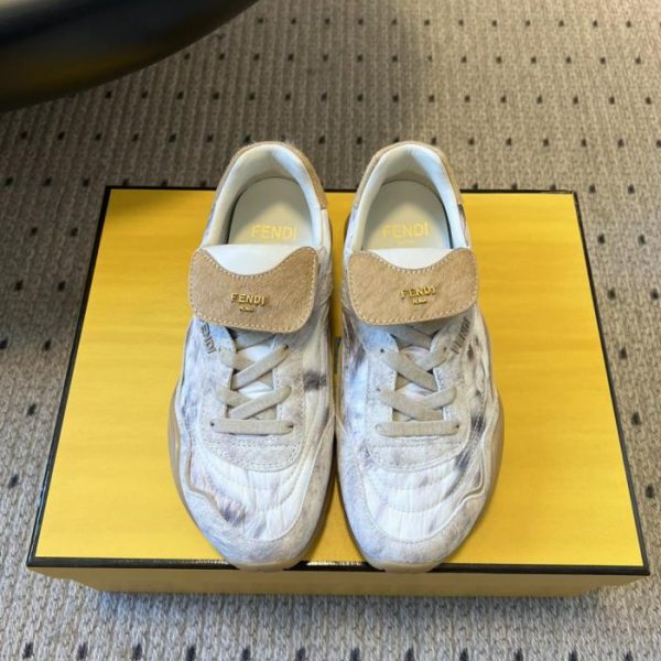 repliche,replica,perfette,siti di,affidabili,migliori siti,dove comprare,1:1,scarpe da ginnastica Sneakers basse in stile retrò Fendi, in pelle scamosciata e finiture in pelle (HEUDY)