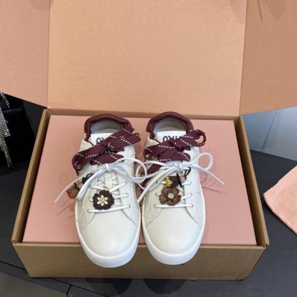 repliche,replica,perfette,siti di,affidabili,migliori siti,dove comprare,1:1,scarpe da ginnastica Sneakers Miu Miu color biscotto con suola sottile, novità primavera/estate, sneakers casual bianche con lacci in stile britannico (UELC2)
