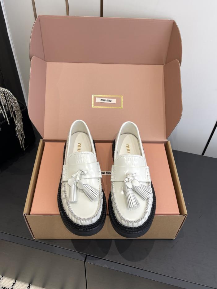 repliche,replica,perfette,siti di,affidabili,migliori siti,dove comprare,1:1,scarpe da ginnastica Scarpe da barca Miu Miu, nuovi mocassini con nappe (QX75Z) repliche,replica,perfette,siti di,affidabili,migliori siti,dove comprare,1:1,scarpe da ginnastica Scarpe da barca Miu Miu, nuovi mocassini con nappe (QX75Z)