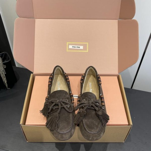 repliche,replica,perfette,siti di,affidabili,migliori siti,dove comprare,1:1,scarpe da ginnastica Mocassini slip-on in pelle scamosciata con doppia nappe Miu Miu (JY434)