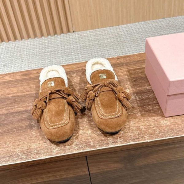 repliche,replica,perfette,siti di,affidabili,migliori siti,dove comprare,1:1,scarpe da ginnastica Miu Miu Autunno/Inverno: Mocassini slip-on con nappe pelose (EEBVJ)