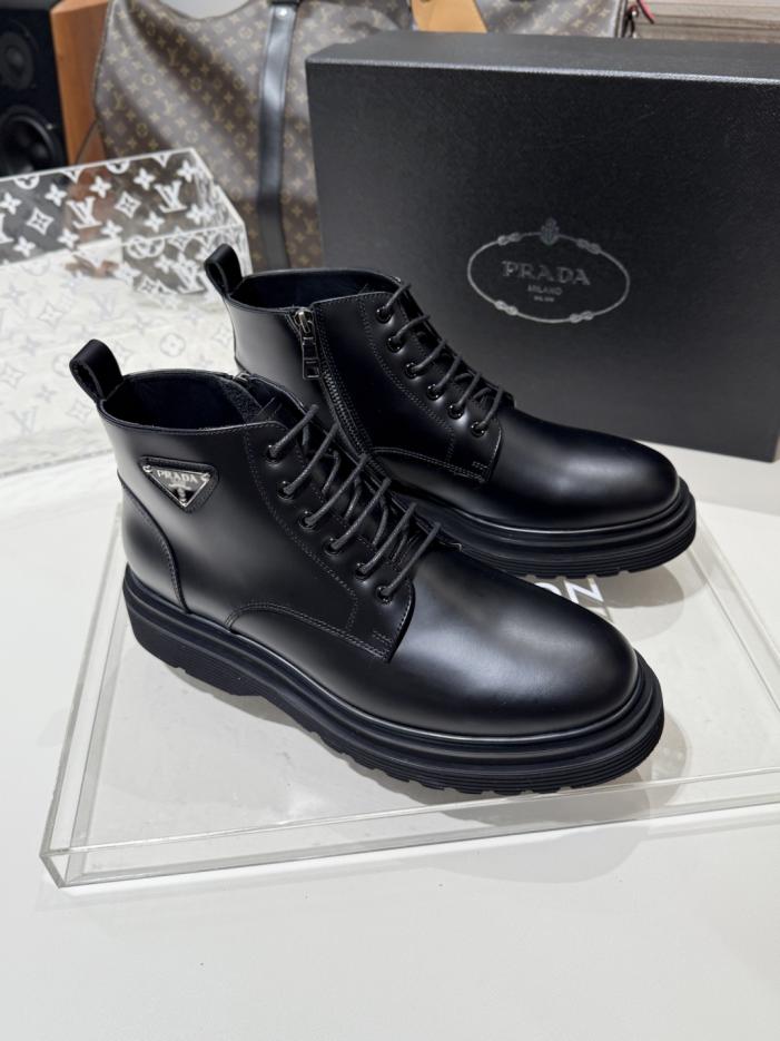 repliche,replica,perfette,siti di,affidabili,migliori siti,dove comprare,1:1,scarpe da ginnastica Stivali Dr. Martens con lacci e logo triangolare Prada autunno/inverno 2025 (taglie 38.45.4 (SEUOU)) repliche,replica,perfette,siti di,affidabili,migliori siti,dove comprare,1:1,scarpe da ginnastica Stivali Dr. Martens con lacci e logo triangolare Prada autunno/inverno 2025 (taglie 38.45.4 (SEUOU))