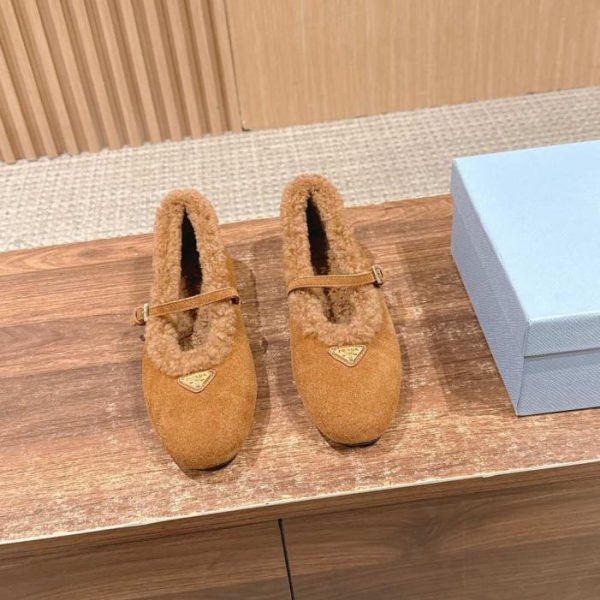 repliche,replica,perfette,siti di,affidabili,migliori siti,dove comprare,1:1,scarpe da ginnastica Novità autunno/inverno PRADA: ballerine Mary Jane con motivo peloso (A1NBF)
