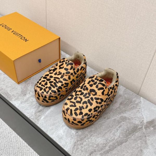 repliche,replica,perfette,siti di,affidabili,migliori siti,dove comprare,1:1,scarpe da ginnastica L’ultima collezione presentata in passerella da LOUIS VUITTON, i mocassini YETI Chubby (H3L0C), sono adorabilmente brutti.