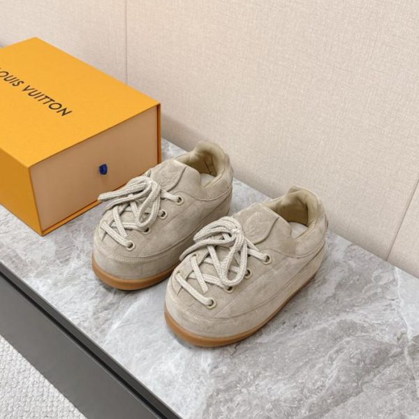 repliche,replica,perfette,siti di,affidabili,migliori siti,dove comprare,1:1,scarpe da ginnastica L’ultima collezione di LOUIS VUITTON presentata in passerella, i mocassini YETI Chubby (MIHY4), sono adorabilmente brutti.