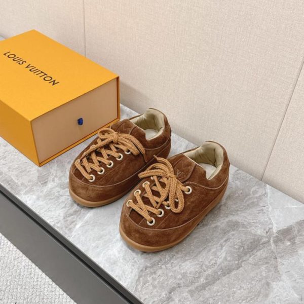 repliche,replica,perfette,siti di,affidabili,migliori siti,dove comprare,1:1,scarpe da ginnastica L’ultima collezione di LOUIS VUITTON presentata in passerella, i mocassini YETI Chubby (W0M8N), sono adorabilmente brutti.