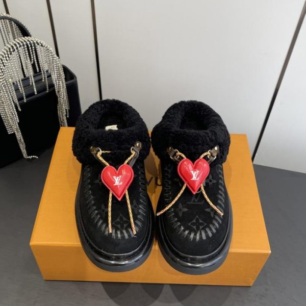 repliche,replica,perfette,siti di,affidabili,migliori siti,dove comprare,1:1,scarpe da ginnastica La nuova collezione da sci di Louis Vuitton include gli scarponi da neve (HWREX).