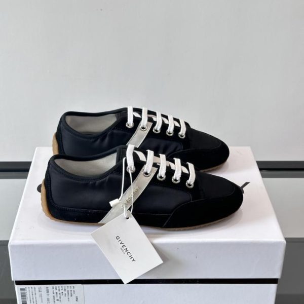 repliche,replica,perfette,siti di,affidabili,migliori siti,dove comprare,1:1,scarpe da ginnastica Contatore / La prima collezione di scarpe casual della direttrice artistica di Givenchy, Sarah Burton (9VQR5)