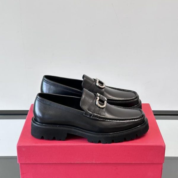 repliche,replica,perfette,siti di,affidabili,migliori siti,dove comprare,1:1,scarpe da ginnastica Contatore / Scarpe eleganti e casual in pelle da uomo di alta gamma Ferragamo (26D40)