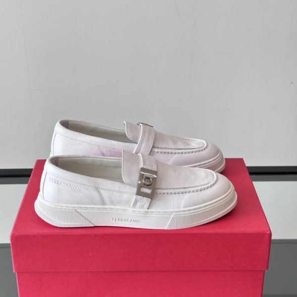 repliche,replica,perfette,siti di,affidabili,migliori siti,dove comprare,1:1,scarpe da ginnastica Contatore / Le nuove scarpe da passeggio urbane in pelle scamosciata di Ferragamo (T3812)