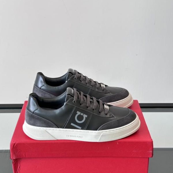 repliche,replica,perfette,siti di,affidabili,migliori siti,dove comprare,1:1,scarpe da ginnastica Contatore / Ferragamo, marchio di lusso di alta gamma, presenta le sneakers casual basse con plateau da uomo (2E4DM).