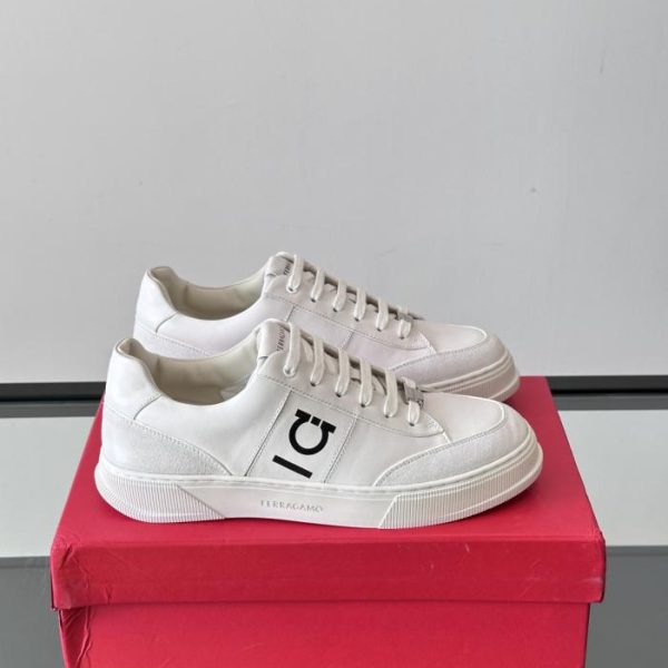 repliche,replica,perfette,siti di,affidabili,migliori siti,dove comprare,1:1,scarpe da ginnastica Contatore / Ferragamo, marchio di lusso di alta gamma, presenta le sneakers casual basse con plateau da uomo (ACRNQ).