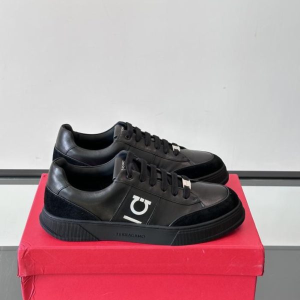 repliche,replica,perfette,siti di,affidabili,migliori siti,dove comprare,1:1,scarpe da ginnastica Contatore / Ferragamo, marchio di lusso di alta gamma, presenta le sneakers casual basse con plateau da uomo (GCM6U).