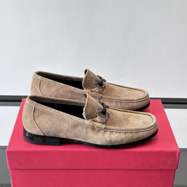 Contatore / Le nuove scarpe da passeggio urbane in pelle scamosciata di Ferragamo (JAMSG)