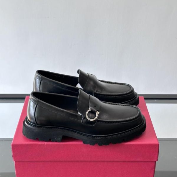 repliche,replica,perfette,siti di,affidabili,migliori siti,dove comprare,1:1,scarpe da ginnastica Contatore / Scarpe da uomo eleganti e casual in pelle di alta gamma Ferragamo (VDWRM)