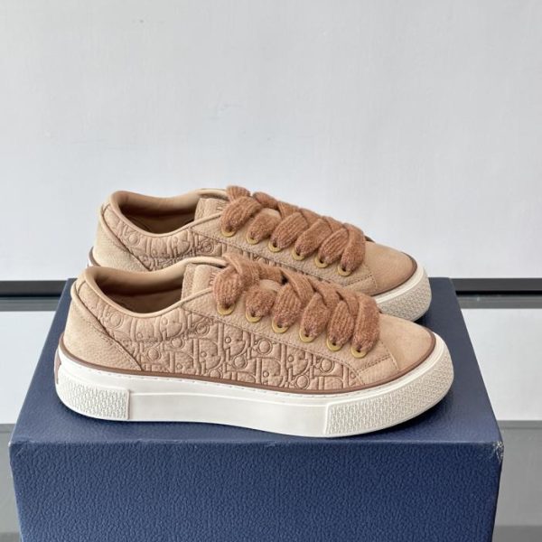 Contatore / Le sneakers B33 di Dior sono delle classiche scarpe da tennis (KOUXG).