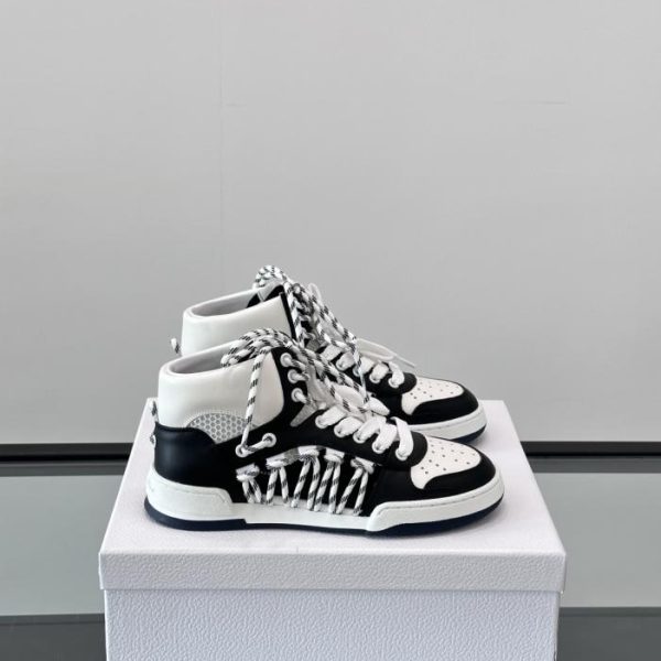 repliche,replica,perfette,siti di,affidabili,migliori siti,dove comprare,1:1,scarpe da ginnastica Contatore / Christian Dior presenta le sue prime nuove sneakers alte in pizzo bicolore traforato, in taglie da uomo (DEG4N)