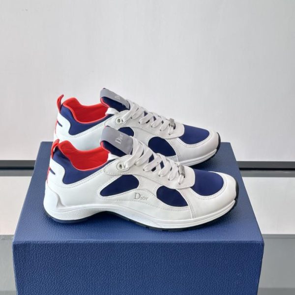 Contatore / La prima collezione di calzature di Dior: le nuove sneakers casual da coppia Dior (DUR90)