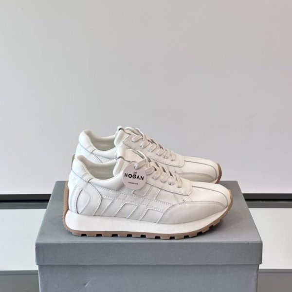 repliche,replica,perfette,siti di,affidabili,migliori siti,dove comprare,1:1,scarpe da ginnastica Contatore / Le nuove sneakers basse da uomo di Hogan presentano il logo “H” interamente in pelle (KNKNO) sul lato esterno.