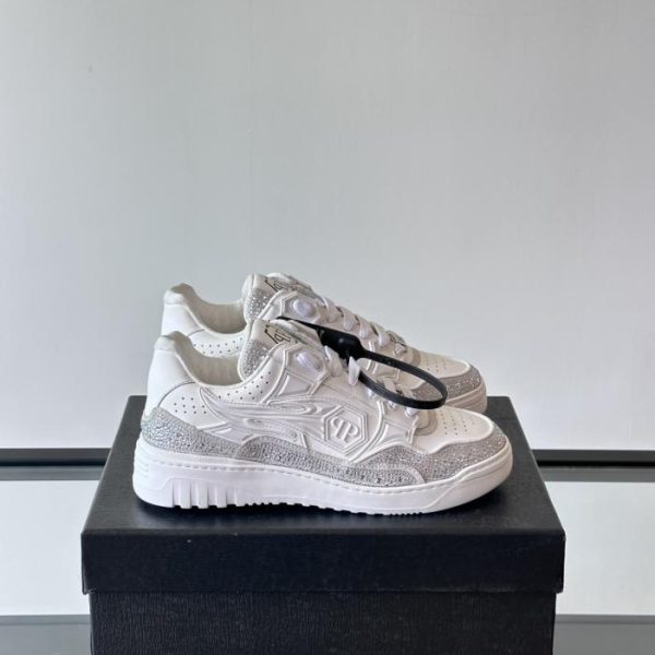 repliche,replica,perfette,siti di,affidabili,migliori siti,dove comprare,1:1,scarpe da ginnastica Contatore / PHILIPP PLEIN, sneaker basse da uomo del marchio tedesco di streetwear, in pelle bovina lucida con strass stampati (4LD3D).