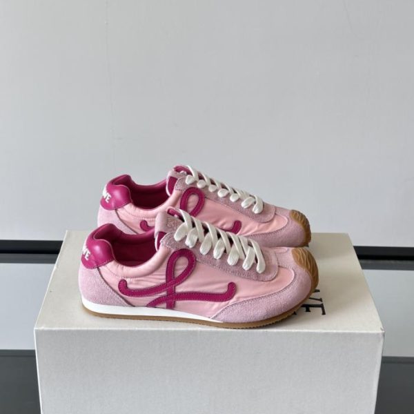 repliche,replica,perfette,siti di,affidabili,migliori siti,dove comprare,1:1,scarpe da ginnastica Contatore / Le nuove sneakers Ballet Runner 2.0 di LOEWE (AY5VI) sono caratterizzate da un design con punta ampia e rotonda.