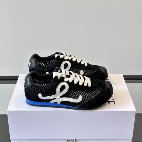 repliche,replica,perfette,siti di,affidabili,migliori siti,dove comprare,1:1,scarpe da ginnastica Contatore / Le nuove sneakers Ballet Runner 2.0 di LOEWE (HEVV5) sono caratterizzate da un design con punta ampia e rotonda.