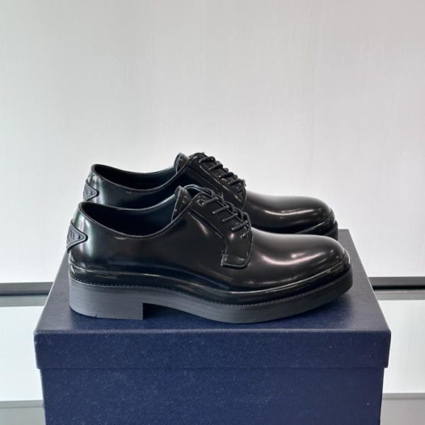 Contatore / I nuovi mocassini in vernice di Prada (KFQJM)