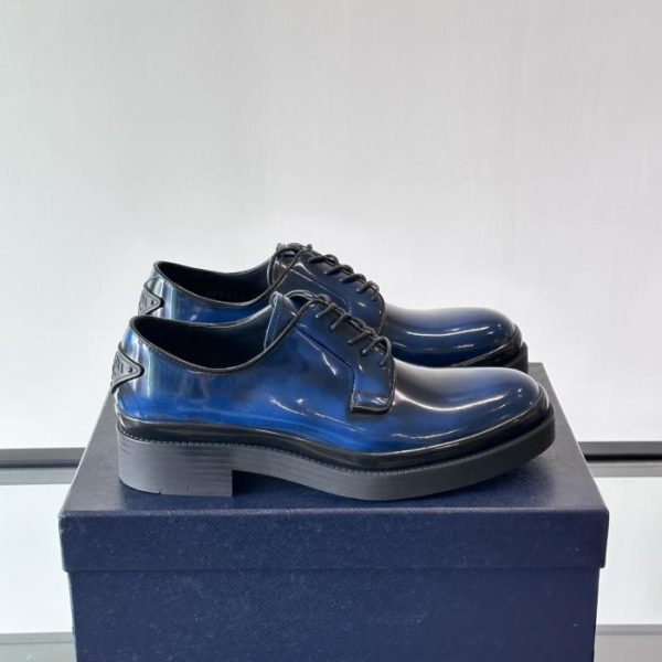 repliche,replica,perfette,siti di,affidabili,migliori siti,dove comprare,1:1,scarpe da ginnastica Contatore / I nuovi mocassini in vernice di Prada (NGEM2)