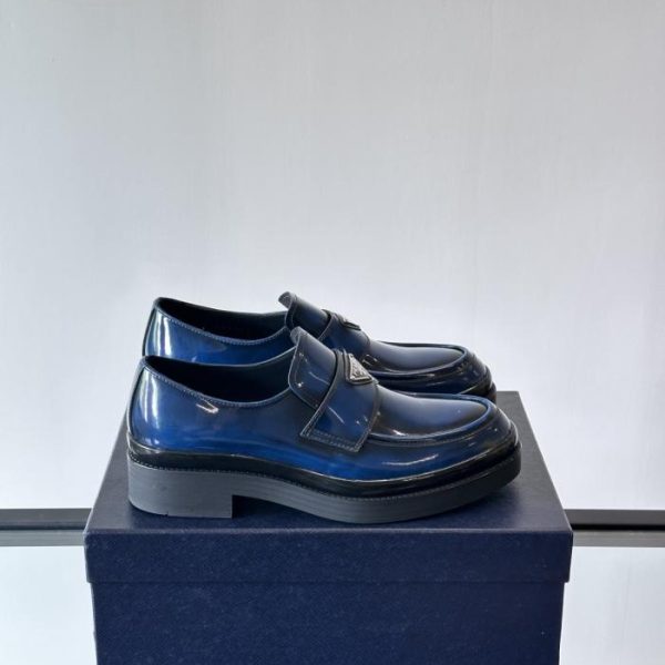 repliche,replica,perfette,siti di,affidabili,migliori siti,dove comprare,1:1,scarpe da ginnastica Contatore / I nuovi mocassini in vernice di Prada (I3WZV)