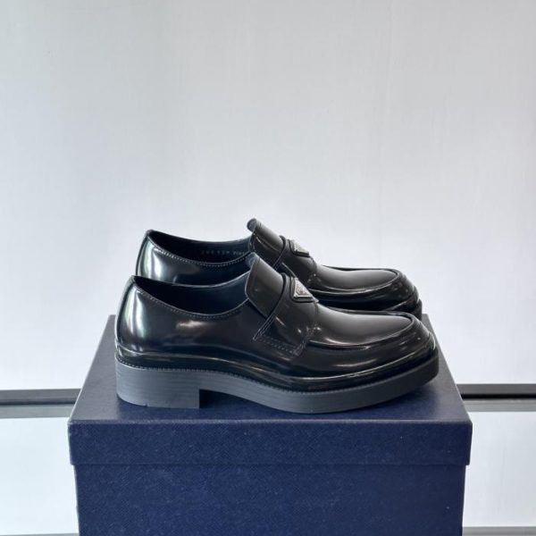 repliche,replica,perfette,siti di,affidabili,migliori siti,dove comprare,1:1,scarpe da ginnastica Contatore / I nuovi mocassini in vernice di Prada (OAWD7)