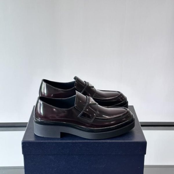 repliche,replica,perfette,siti di,affidabili,migliori siti,dove comprare,1:1,scarpe da ginnastica Contatore / I nuovi mocassini in vernice di Prada (QXBDL)