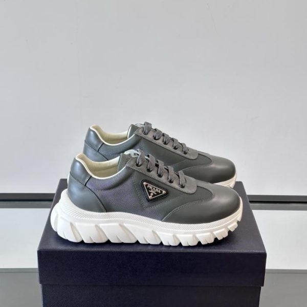 repliche,replica,perfette,siti di,affidabili,migliori siti,dove comprare,1:1,scarpe da ginnastica Contatore / Nuove sneakers casual in morbida pelle da uomo Prada (6KEJY)