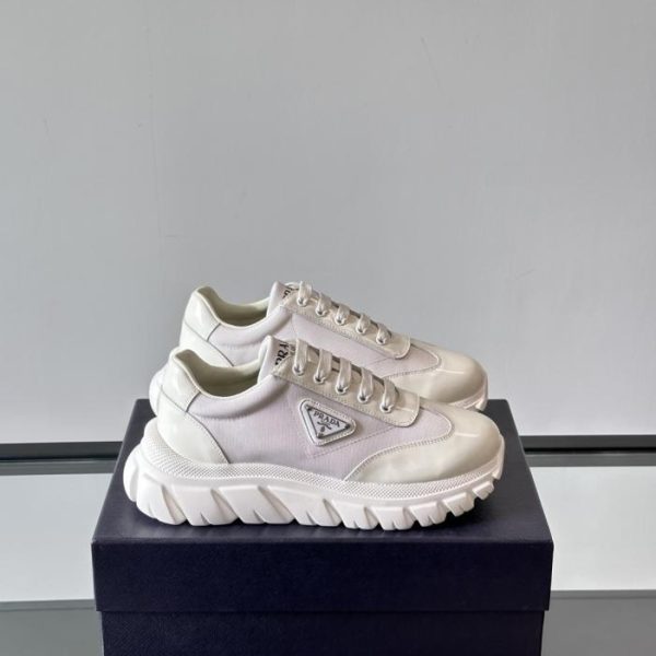 repliche,replica,perfette,siti di,affidabili,migliori siti,dove comprare,1:1,scarpe da ginnastica Contatore / Nuove sneakers casual in morbida pelle da uomo Prada (OFY8S)
