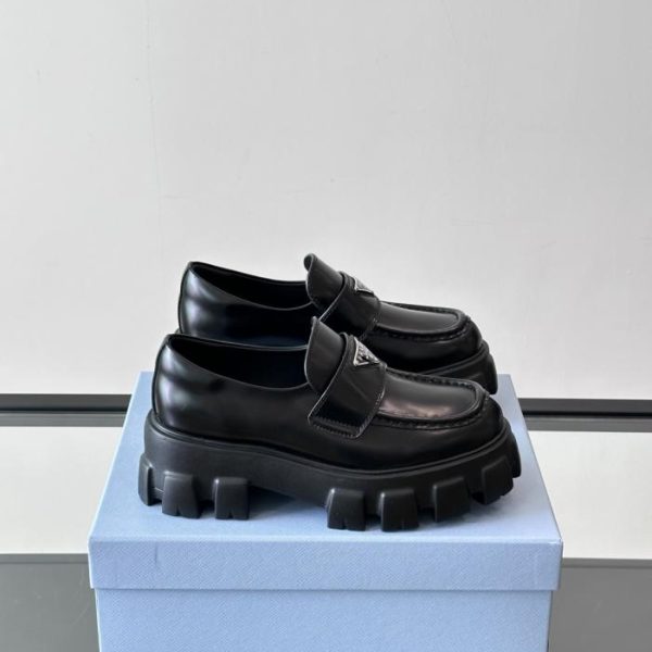 repliche,replica,perfette,siti di,affidabili,migliori siti,dove comprare,1:1,scarpe da ginnastica Contatore / I nuovi mocassini Monolith con ruote di Prada (W8DCY)