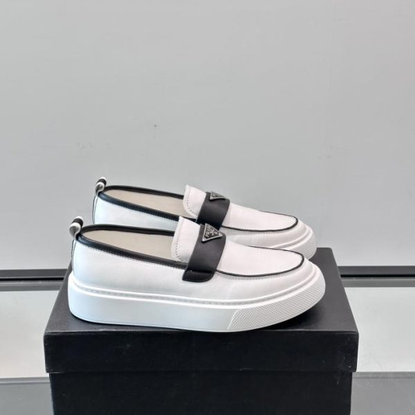 repliche,replica,perfette,siti di,affidabili,migliori siti,dove comprare,1:1,scarpe da ginnastica Contatore / I nuovi mocassini in pelle con suola in gomma di Prada (6BVNS)