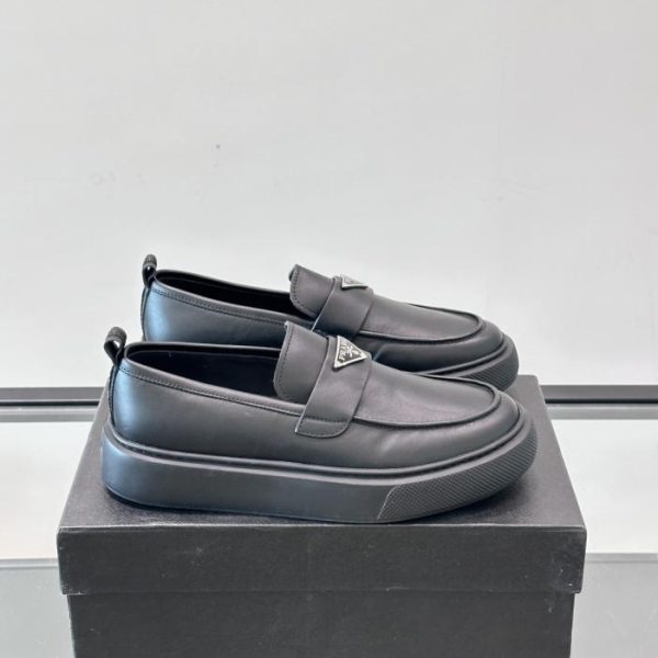 repliche,replica,perfette,siti di,affidabili,migliori siti,dove comprare,1:1,scarpe da ginnastica Contatore / I nuovi mocassini in pelle con suola in gomma di Prada (MIRL7)