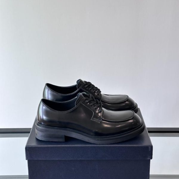 repliche,replica,perfette,siti di,affidabili,migliori siti,dove comprare,1:1,scarpe da ginnastica Contatore / I nuovi mocassini in vernice di Prada (118Z8)